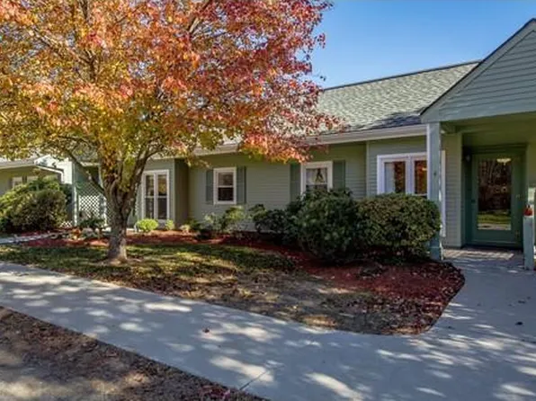 75 Page Rd Unit 4, Bedford, MA 01730