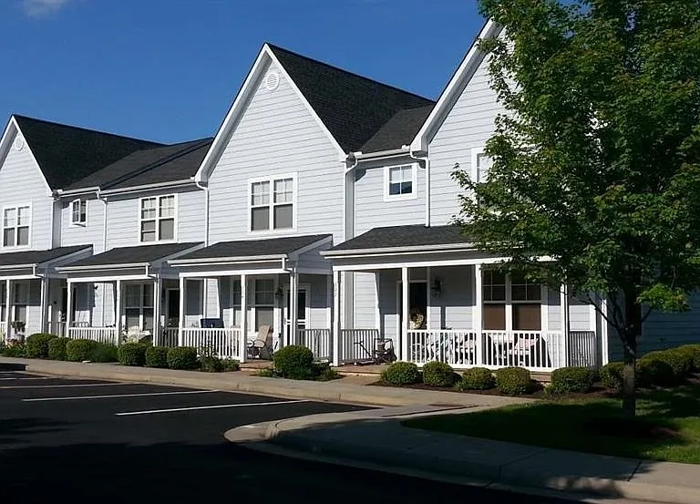 306 Marquette Ct — Photo 4