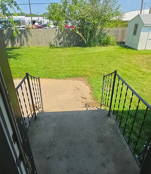612 W Russ Ave — Photo 34