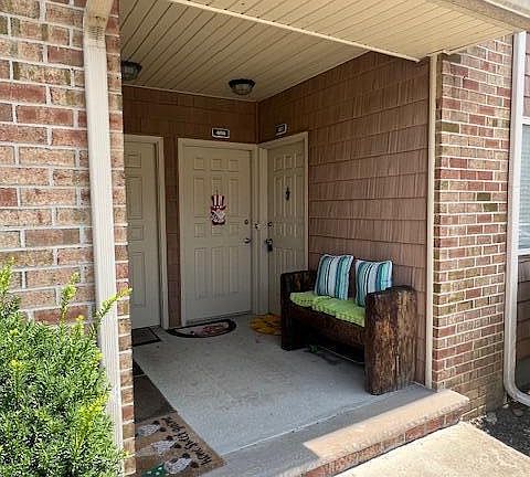 2nd image of 405 Cynthia Ct S