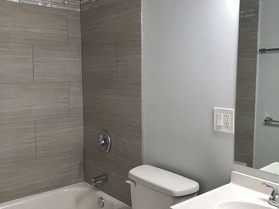 5th image of 4241 S Langley Ave Unit 2