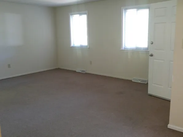 116 Rue Charmille Rd, Fort Washington, PA 19034