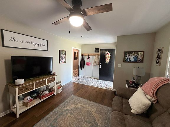 3rd image of 105 Cardinal Ct