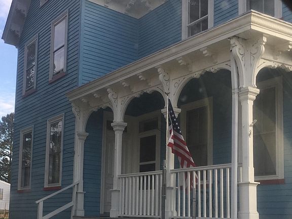 Front of unit. Upstairs unit is Unit B.