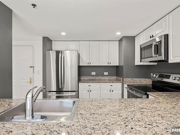 4th image of 100 Old Palisade Rd APT 914