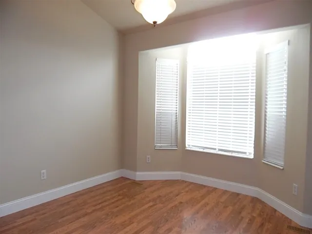 4 bed, 2.5 bath, 1656 sqft, $2,555 — Photo 4