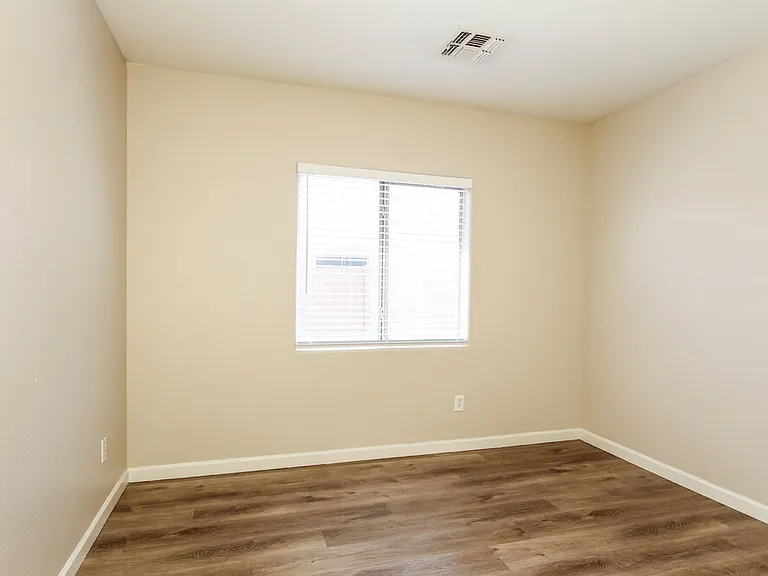 7334 W Lamar Rd — Photo 12