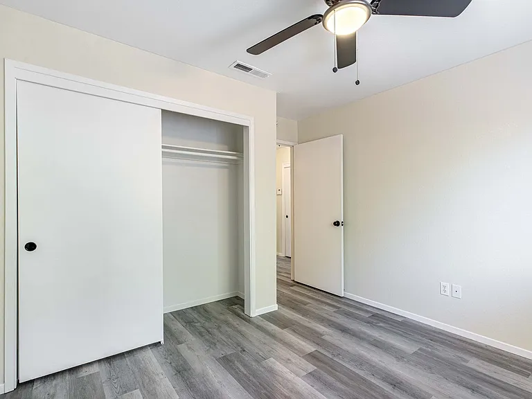 1229 W Roseburg Ave — Photo 11
