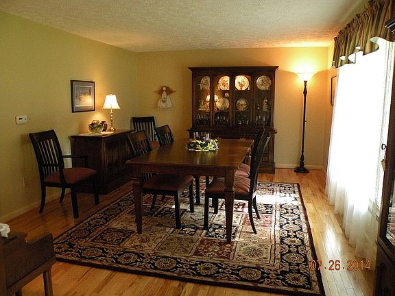 13x20 Dining Rm seat 10-12