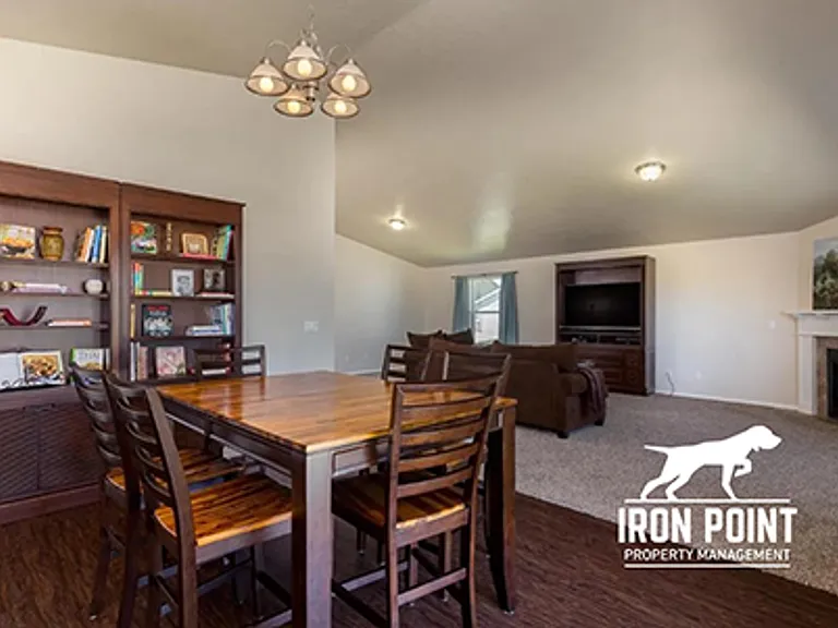 10640 Alpine St — Photo 4