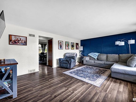 3rd image of 2116 S Delmar Ct