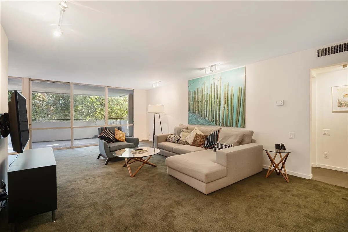 1 bed, 1.5 bath, 1098 sqft, $4,400 — Photo 3