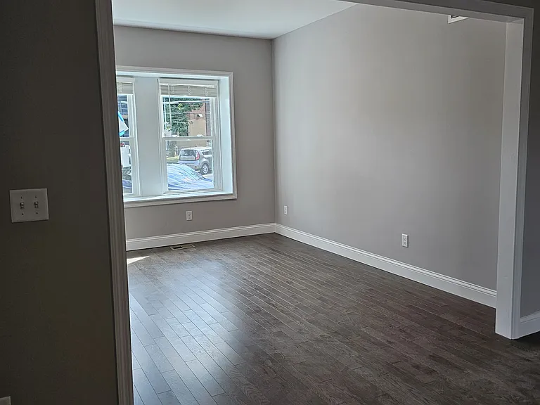 6250 Clemens Ave #1W — Photo 6