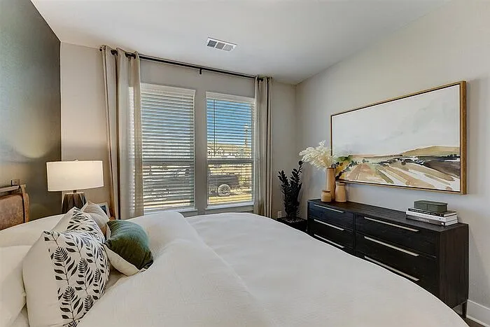 3905 Constantine Dr — Photo 6