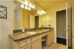3rd image of 6138 Queenswood Ln