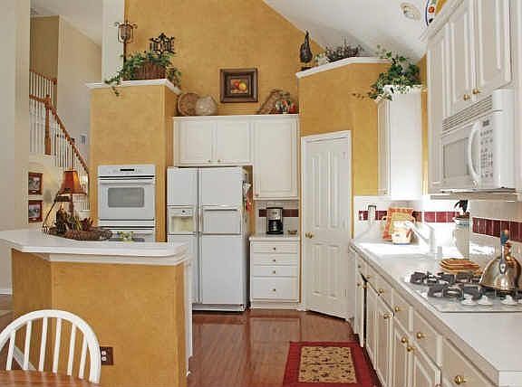 3rd image of 4412 Vanderpool Dr
