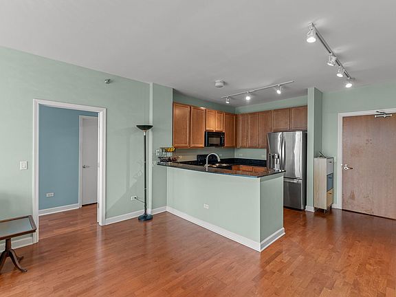 4th image of 1841 S Calumet Ave APT 1111
