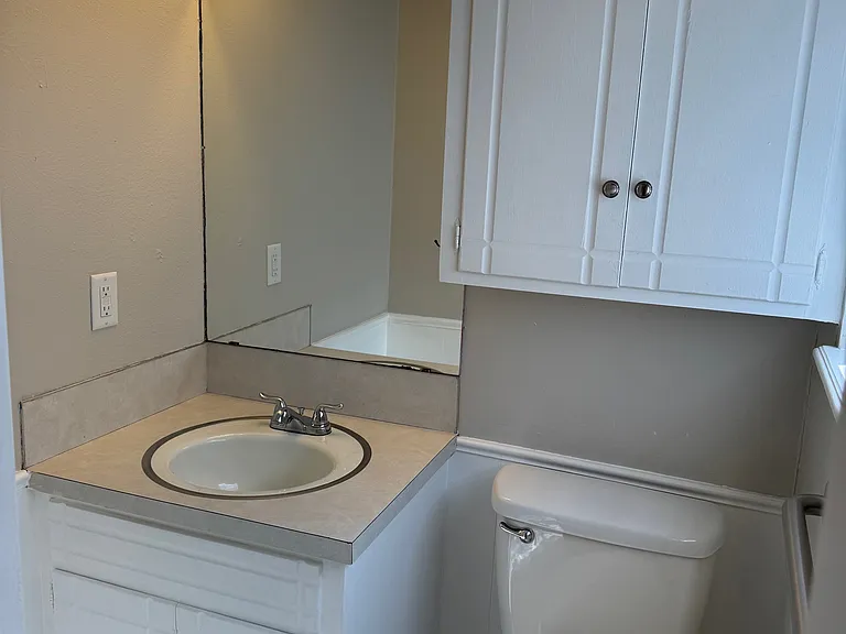 1035 Raleigh Cir — Photo 17