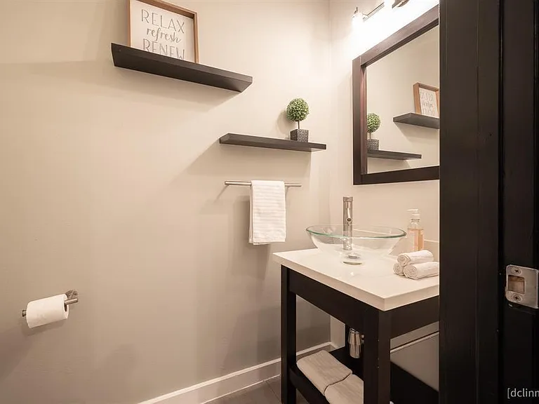 902 W Heights Hollow Ln — Photo 5