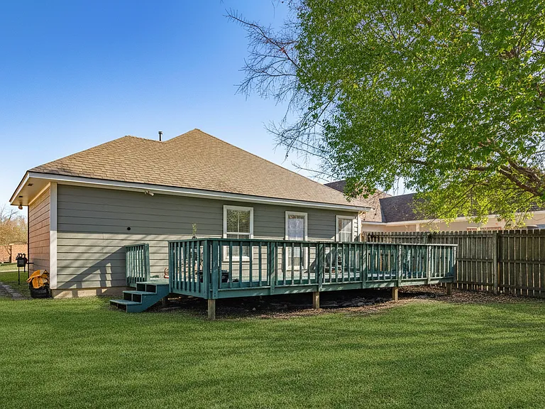5684 Ducros Dr — Photo 2