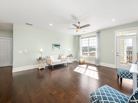 3rd image of 601 Finsbury St APT 304