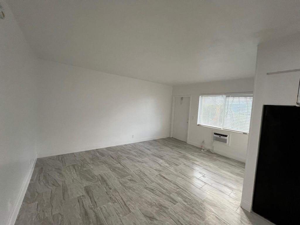 1751 NE 31st St APT 18, photo 3