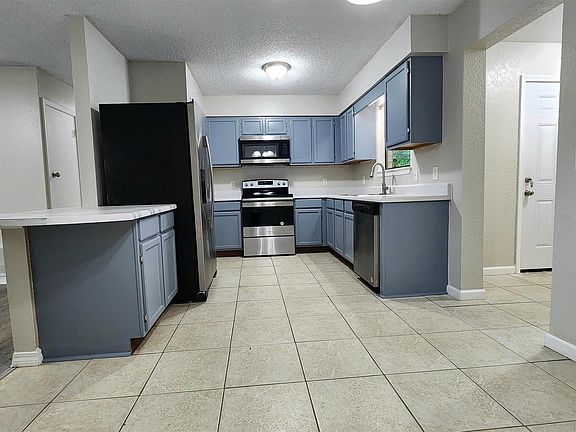 5th image of 5461 Camille Gardens Cir