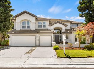 2900 Buckminster Dr, Elk Grove, CA 95758