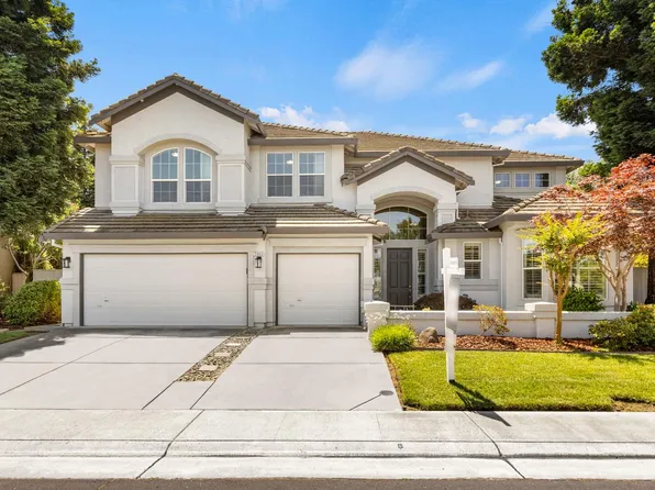 2900 Buckminster Dr, Elk Grove, CA 95758