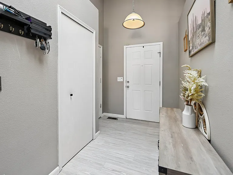4910 Hawk Meadow Dr — Photo 3