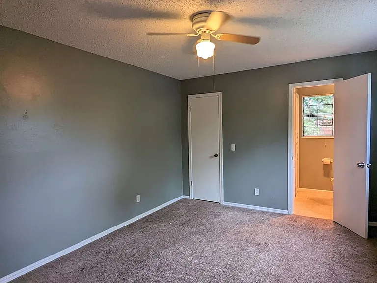 7934 NW 40th St — Photo 32