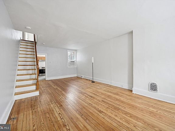 5th image of 1844 E Clementine St