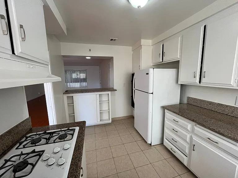 1065 S Holt Ave — Photo 7