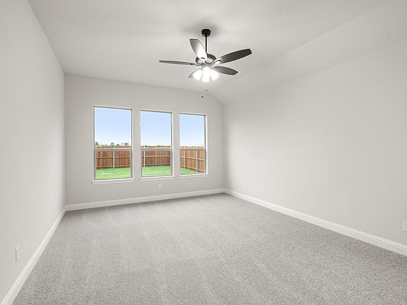 4th image of 15 Plover St