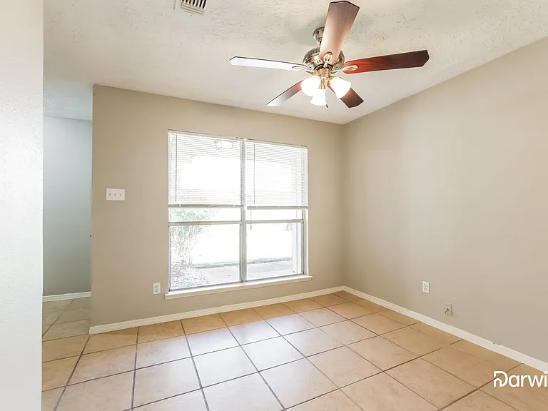 4902 Ripple Creek Dr — Photo 6
