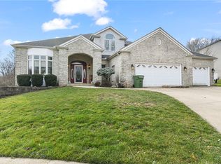 1901 Meadowlake Ct, Mahomet, IL 61853