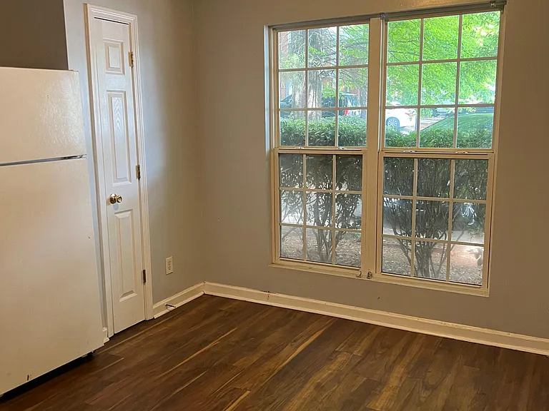5615 Strathmoor Manor Cir — Photo 11