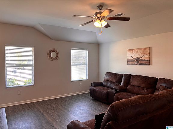 5th image of 541 Camden Loop