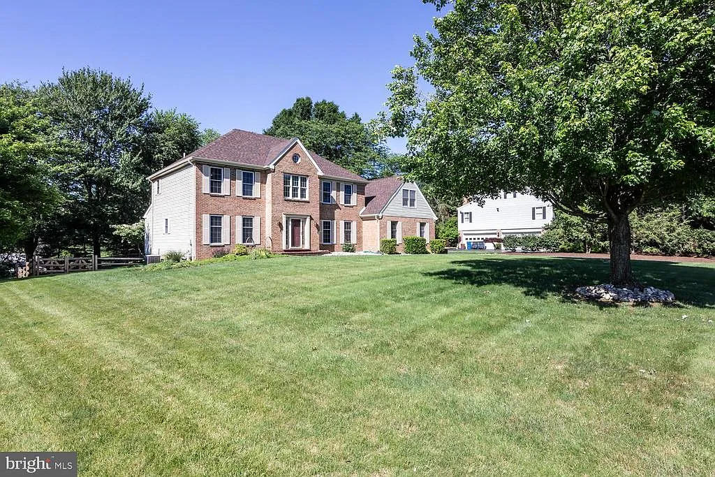 108 Cameron Dr photo 1