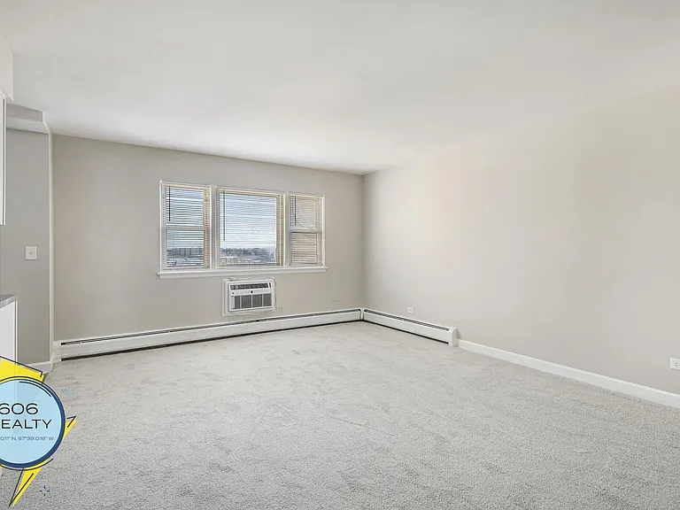 Royal Arms Apartments! Special Offer! — Photo 16