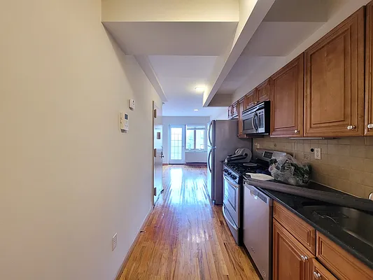 Rented by Bouklis Group | media 4