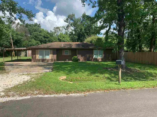 135 Oak St, Bridge City, TX 77611
