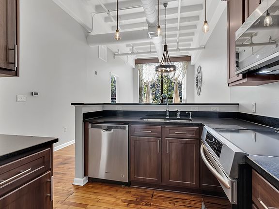 5th image of 624 E Walnut St APT 310