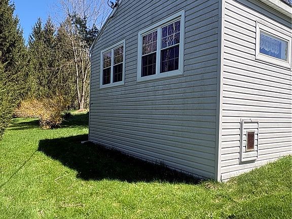 4th image of 219 Fuller Rd