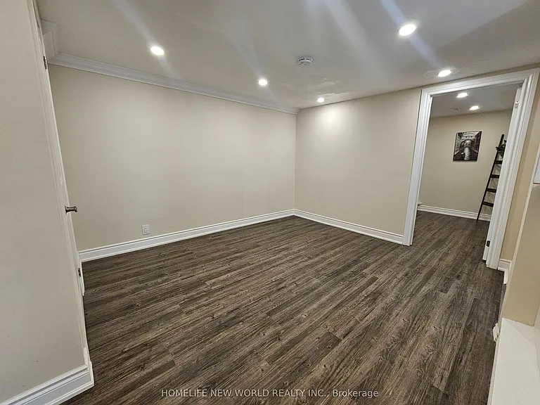 458 Appledore Cres #LOWER — Photo 5