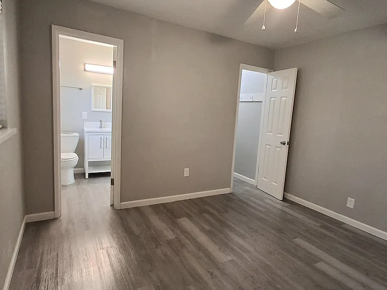 748 Lampasas Ave #4 — Photo 7