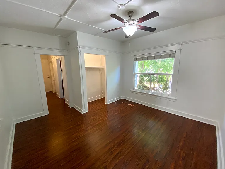 Valencia Village Lofts — Photo 12