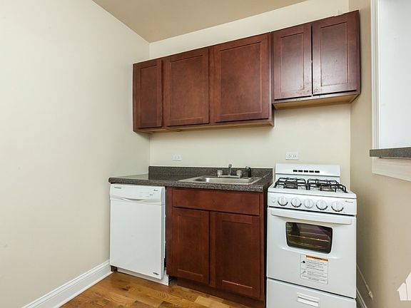 2nd image of 1345 N Dearborn St #306