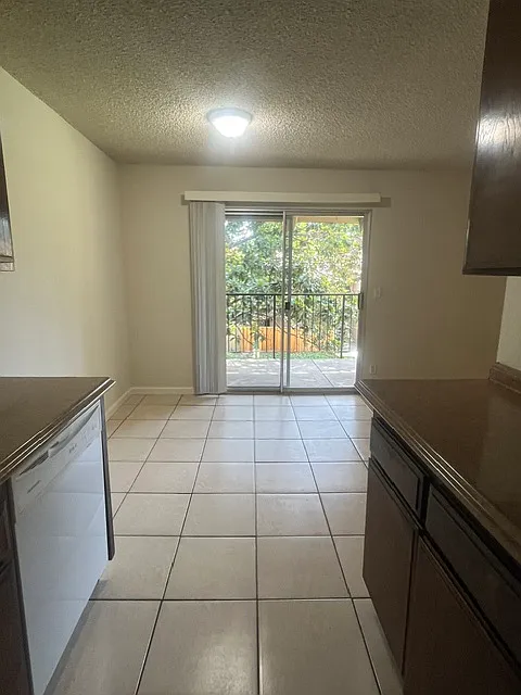 2 bed, 955 sqft, $2,750 — Photo 4