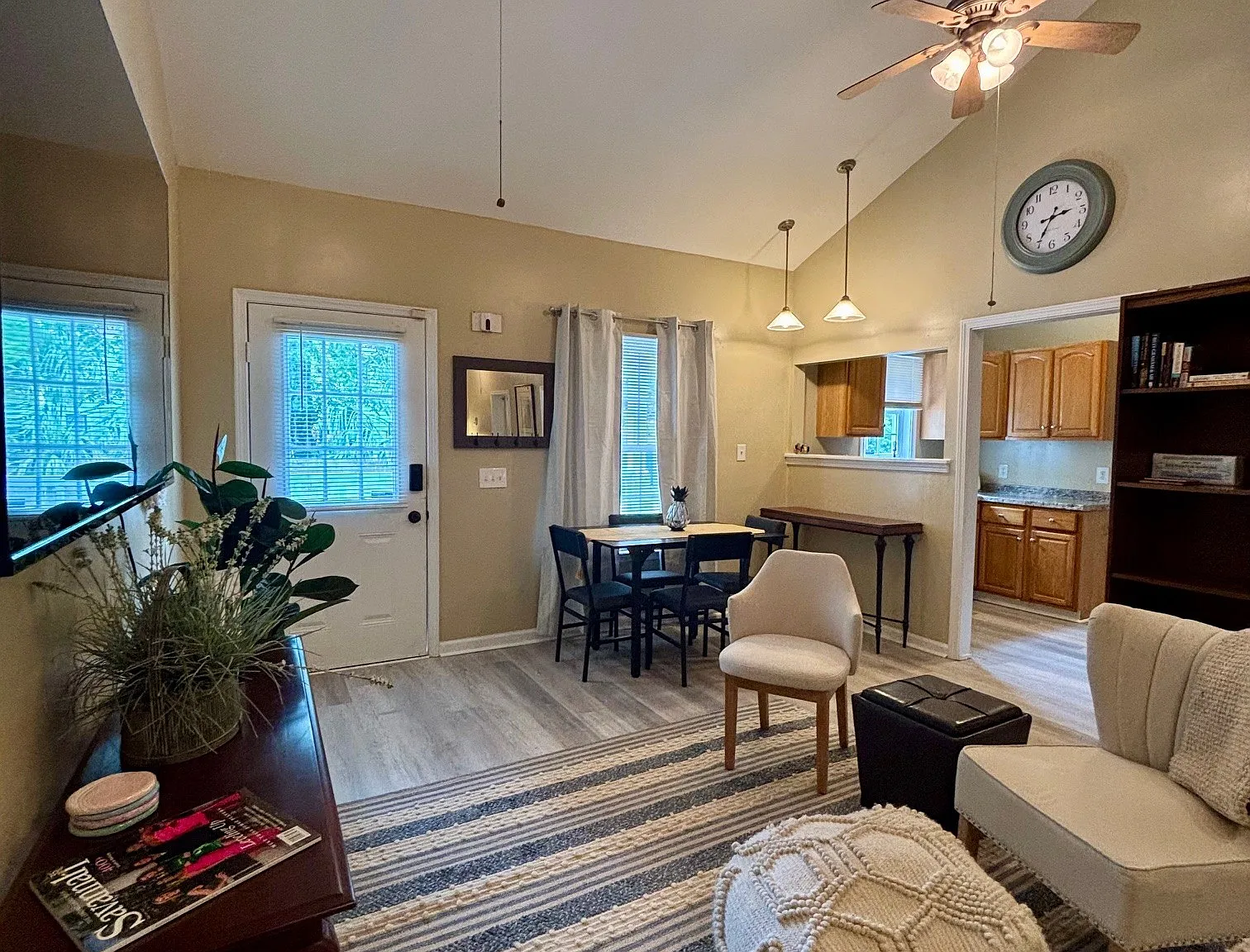 2 bed, 800 sqft, $2,400 — Photo 4